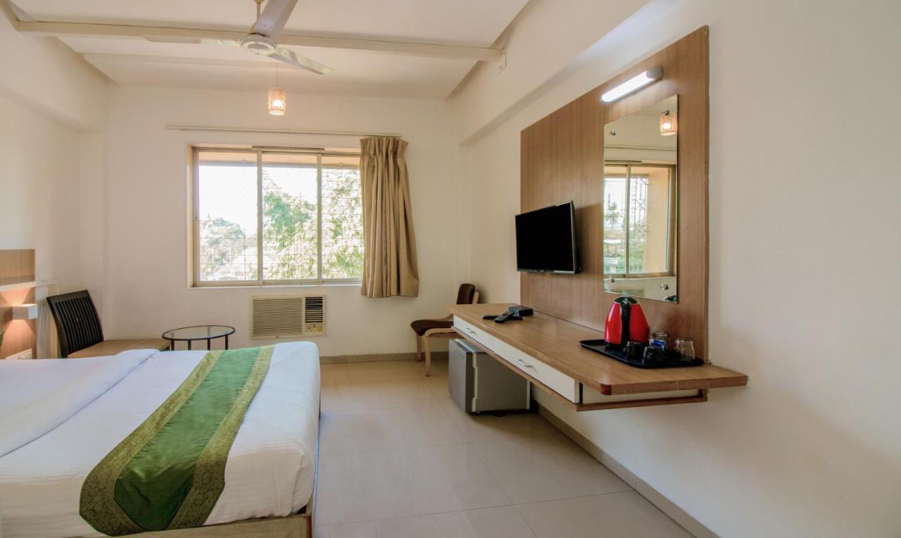 Treebo Trend Golden Nest Hotell Thane Eksteriør bilde